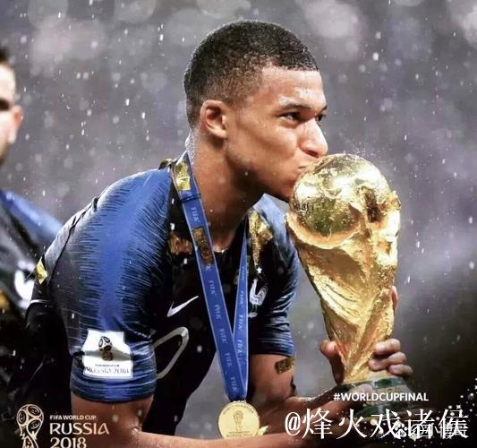 姆巴佩兄弟闪耀赛场：9天内齐进球，同款庆祝尽显兄弟情